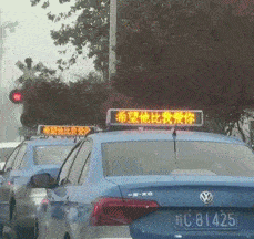 吃瓜gif的女孩,少女笑谈吃瓜gif瞬间