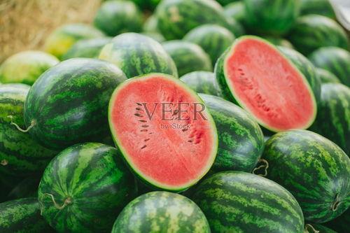 准备吃瓜图片,一起“吃瓜”解暑趣事