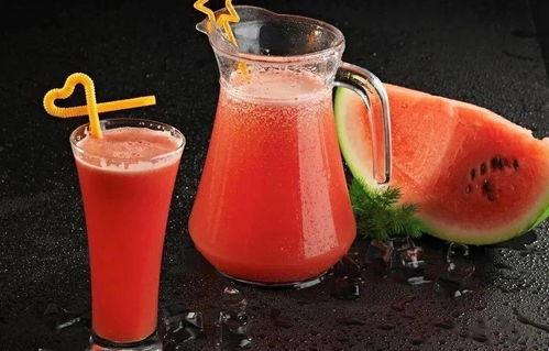 吃瓜群众西瓜汁,西瓜汁，夏日清凉饮品新体验